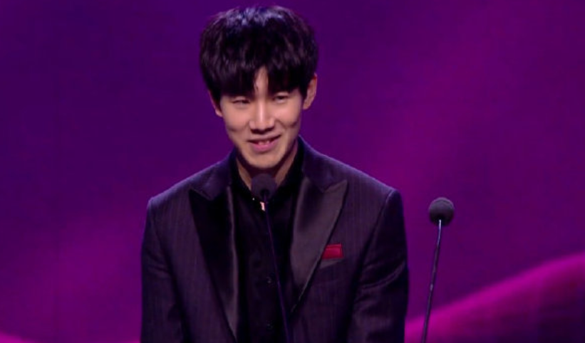 TheShy Ins晒照：谢谢把我的头发和妆都弄得很漂亮